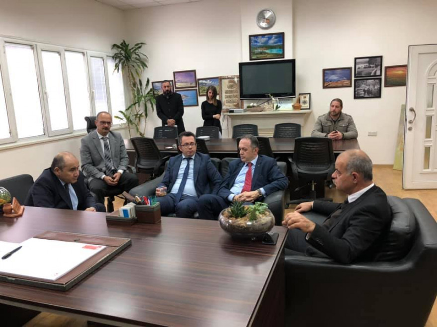 Türkiye Cumhuriyeti Lefkoşa Büyükelçisi Sn. Ali Murat Başçeri ve beraberindeki heyet Belediyemizi ziyaret etti.